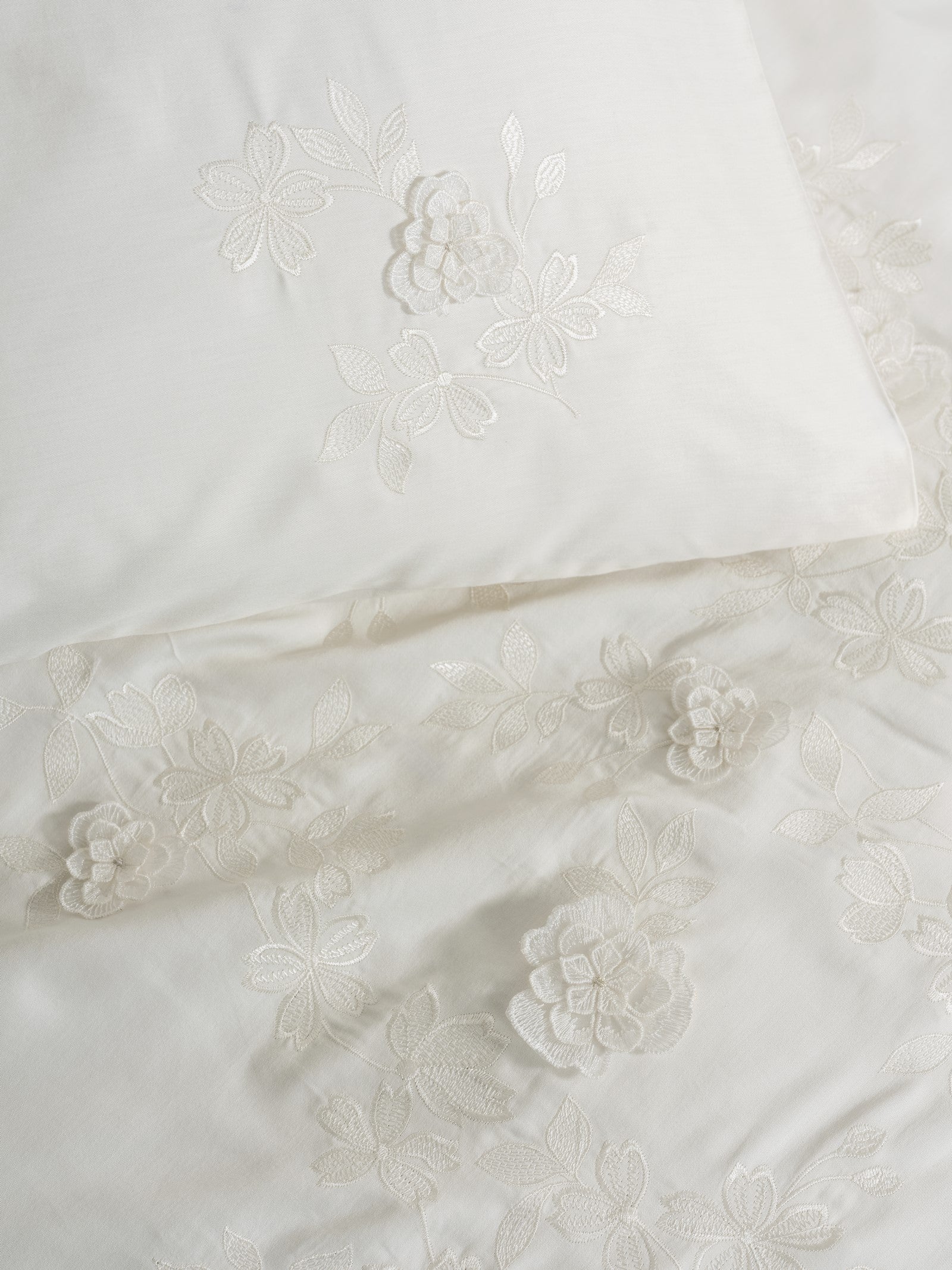 Cotton Box 3D Embroidered Satin Double Duvet Cover Set Chic Ecru