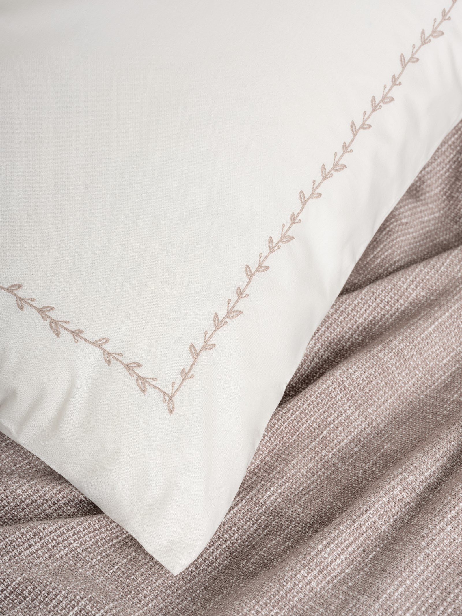 Cotton Box Embrova Chenille Double Bedspread/Pique Set Loom Beige