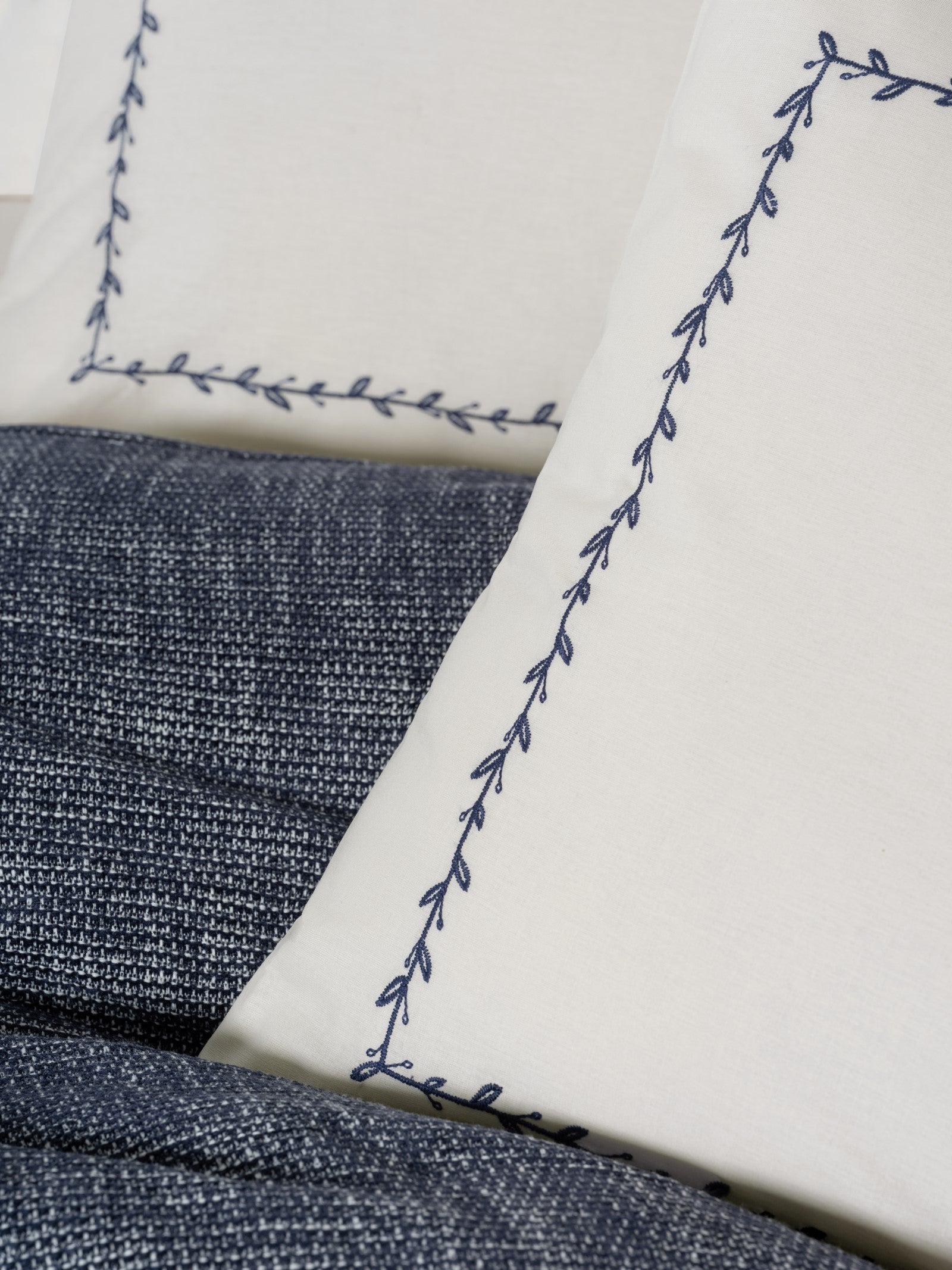 Cotton Box Embrova Chenille Double Bedspread/Pique Set Loom Navy Blue