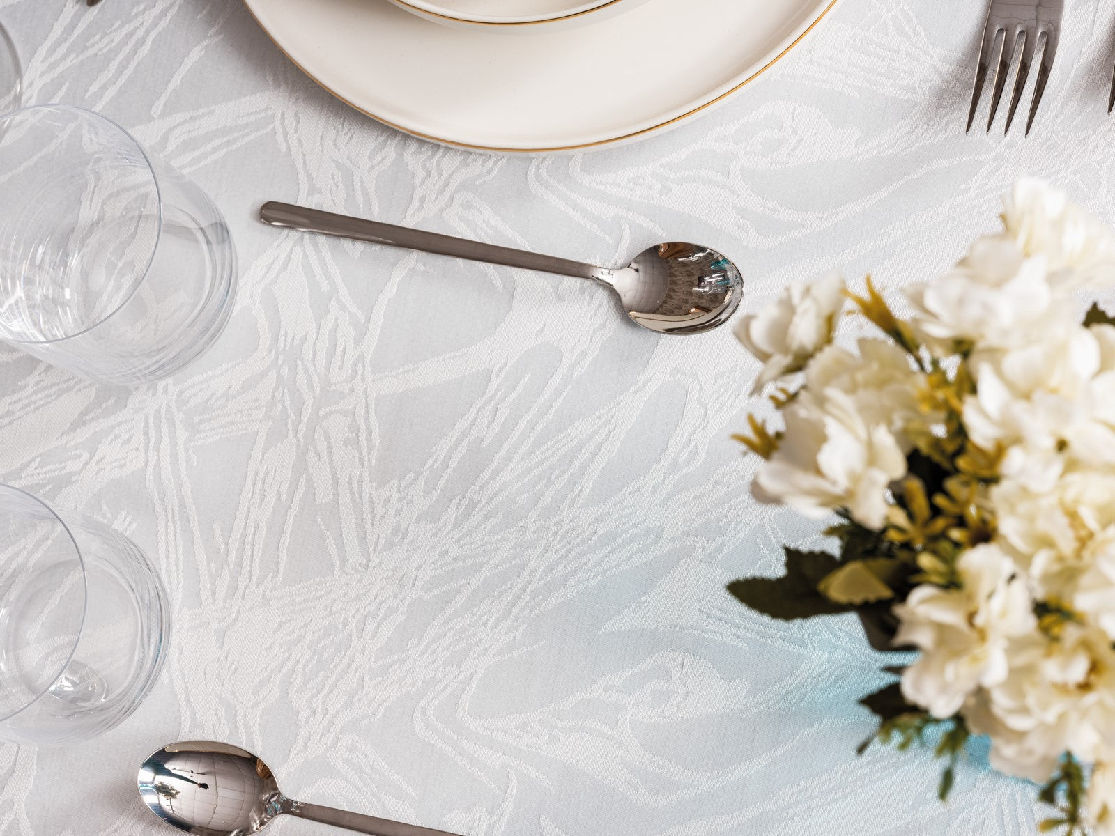 Cotton Box Jacquard Carefree Tablecloth Lavinia White 155x220