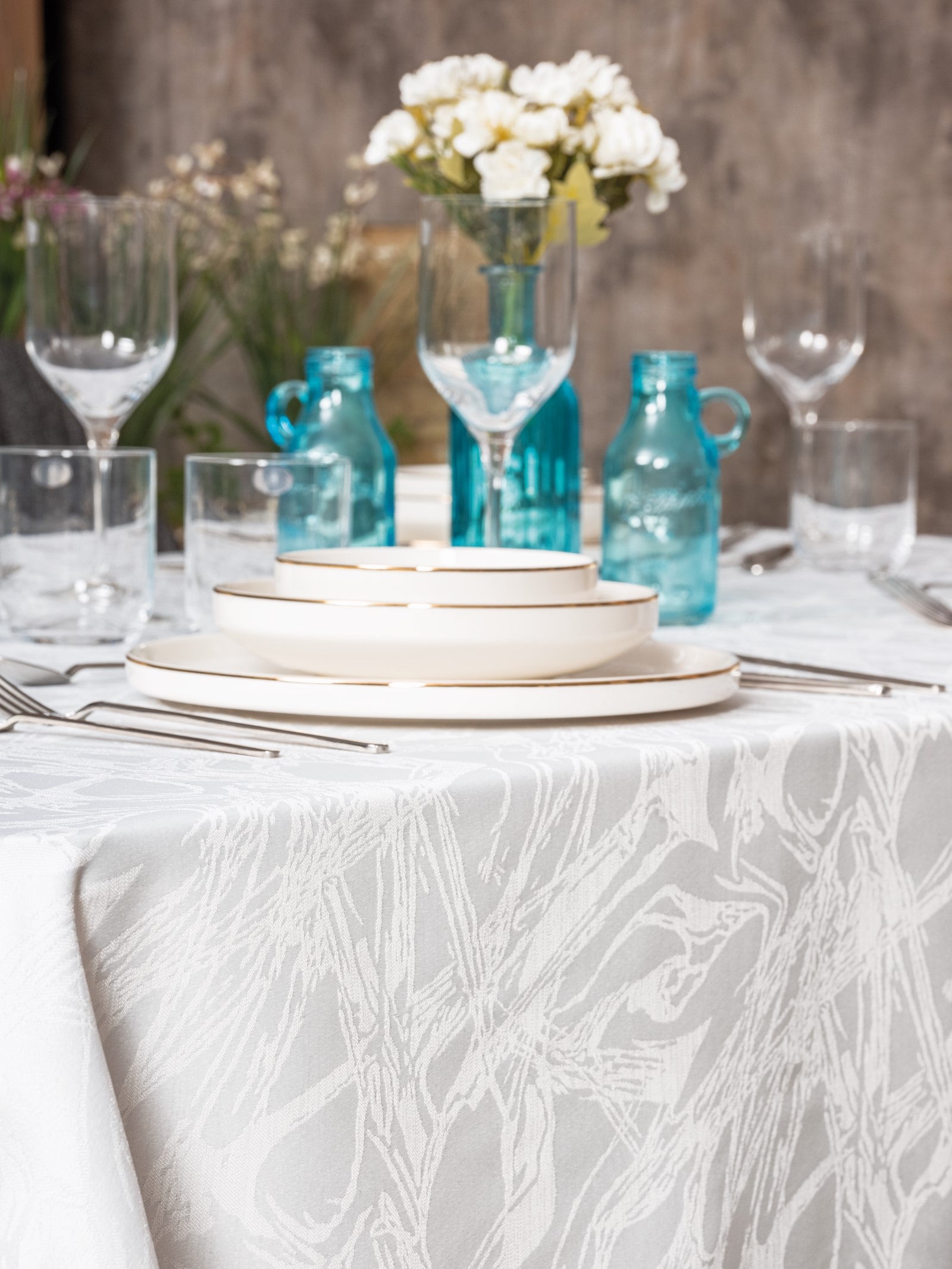 Cotton Box Jacquard Carefree Tablecloth Lavinia White 155x220