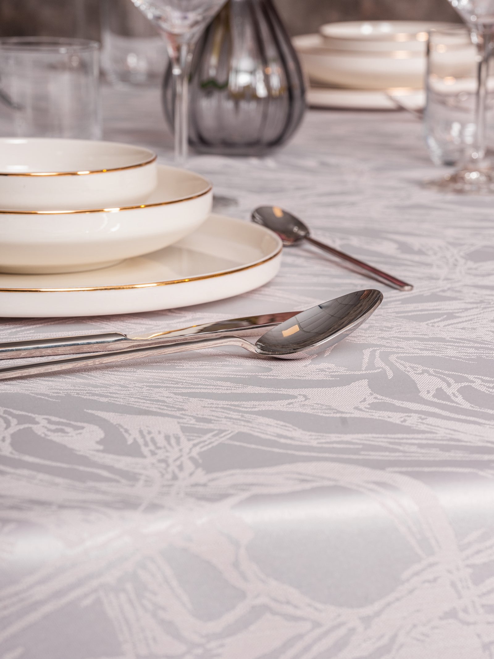 Cotton Box Jacquard Carefree Tablecloth Lavinia Lavender 155x220