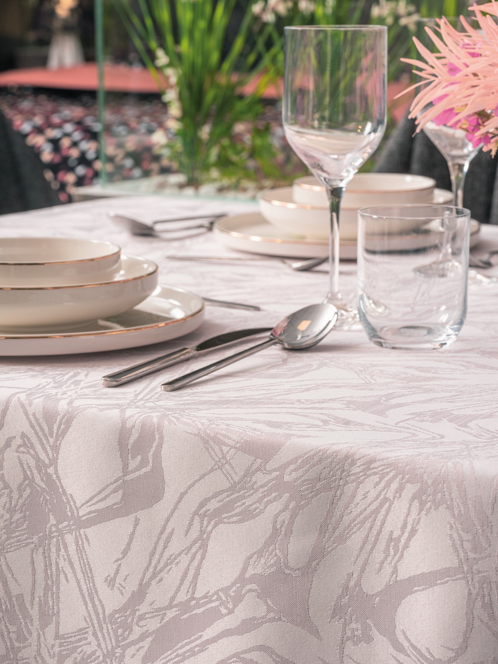 Cotton Box Jacquard Carefree Tablecloth Lavinia Lavender 155x220