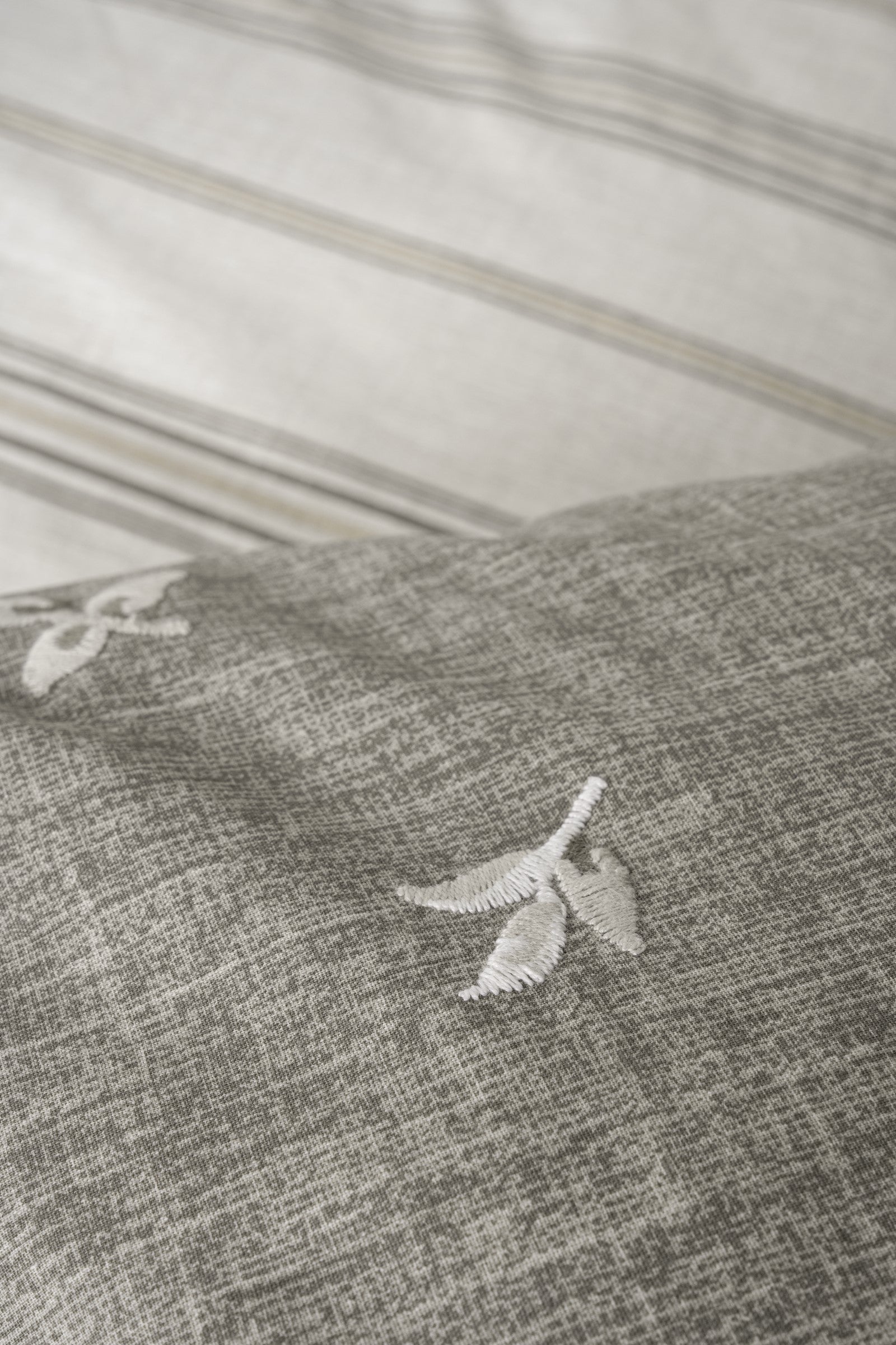 Cotton Box Klein Embroidered Ranforce Double Duvet Cover Set Moke Brown