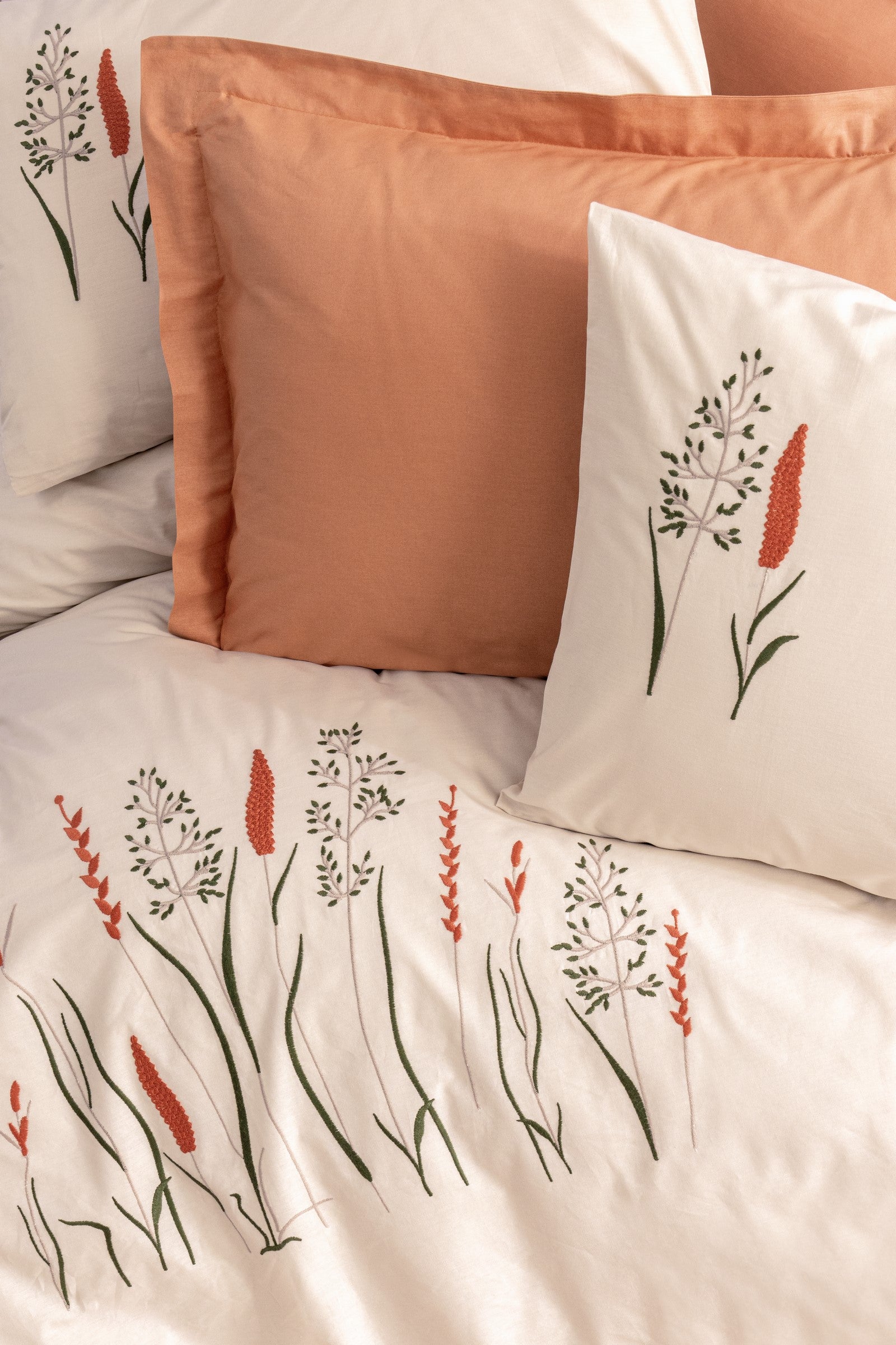 Комплект постельного белья из ранфорса с вышивкой Cotton Box Maia Caramel