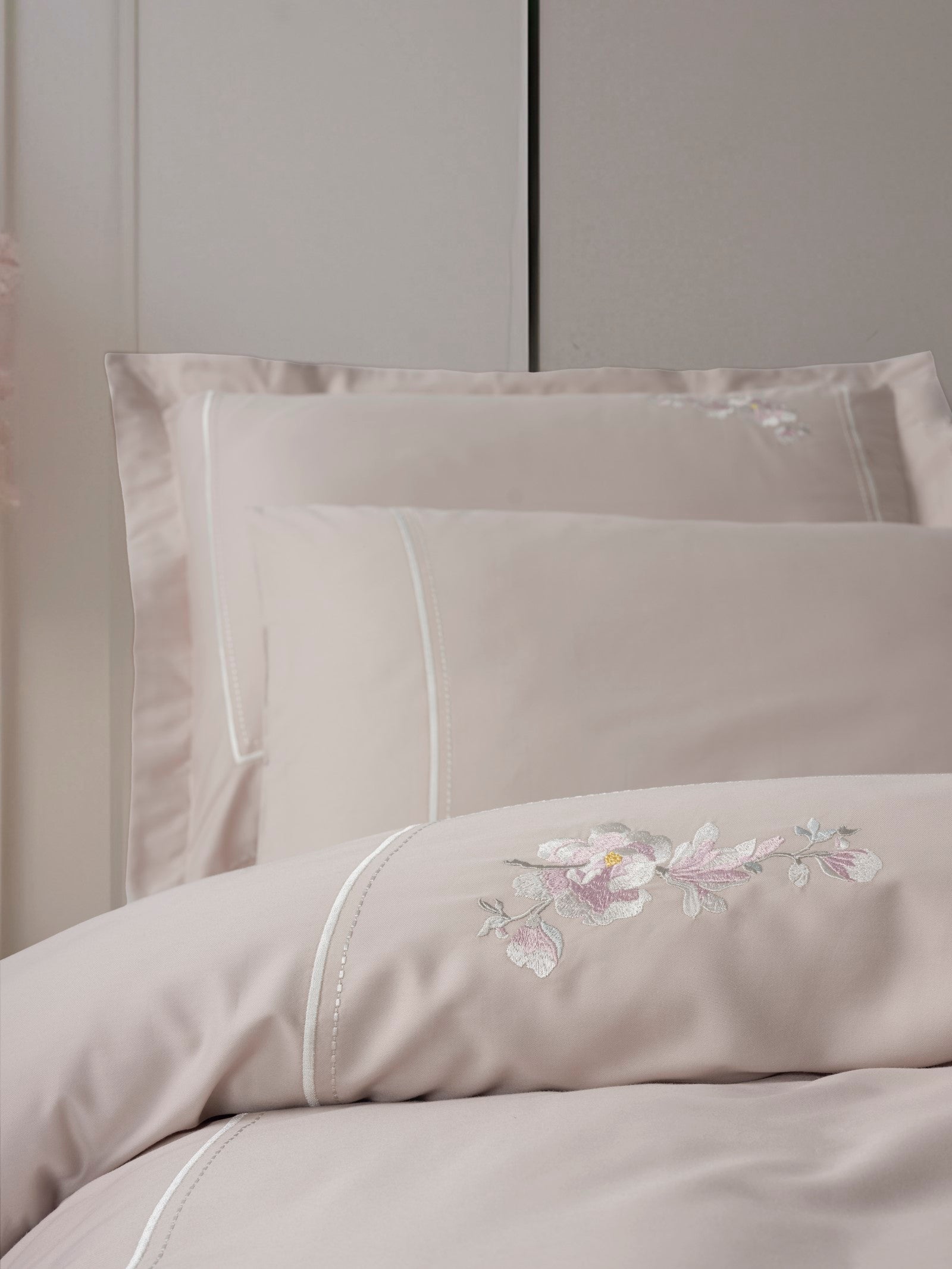 Cotton Box Embroidered Satin Double Duvet Cover Set Alameda Lilac