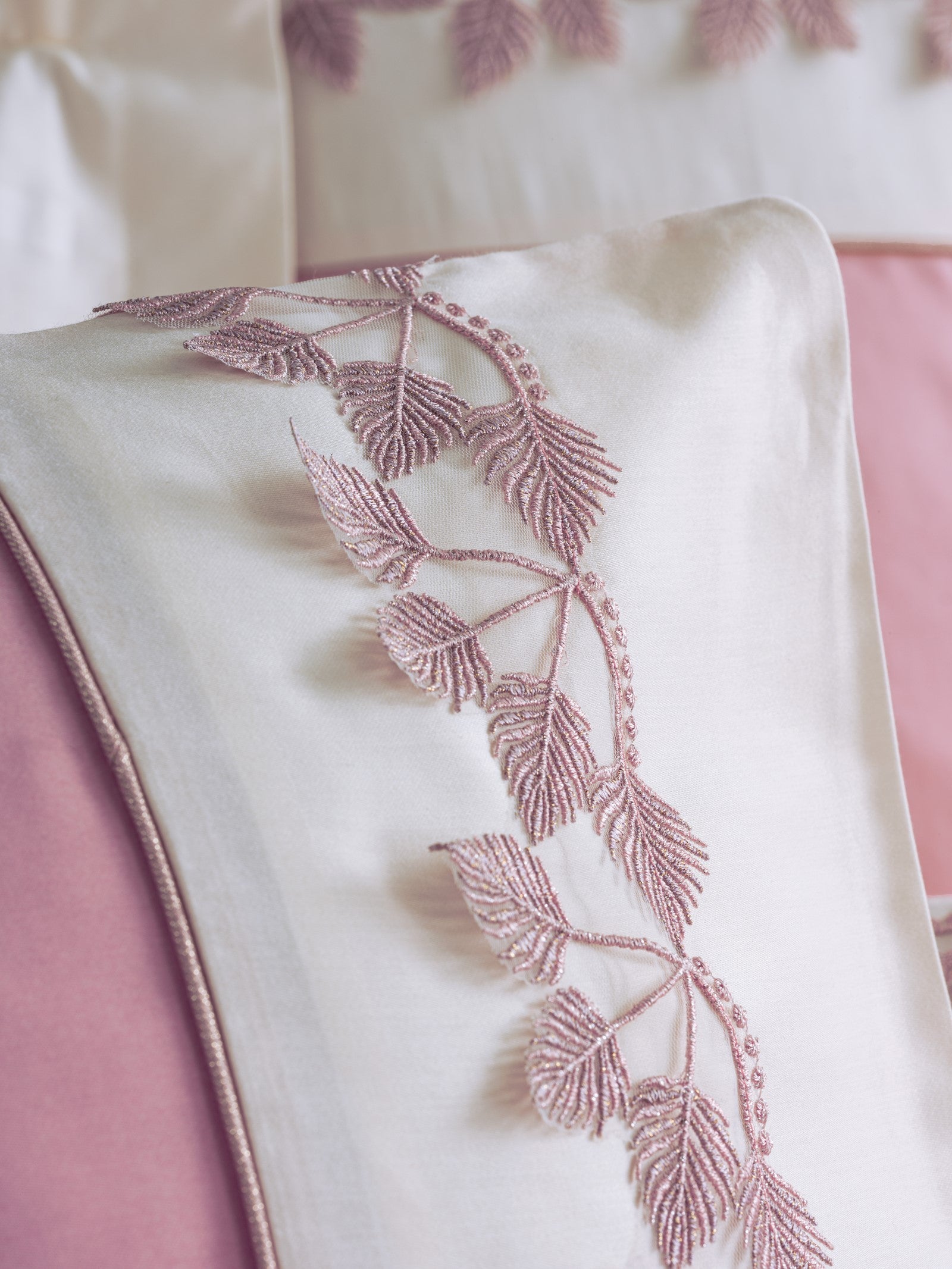 Cotton Box Embroidered Satin Double Duvet Cover Set Niobe Pink