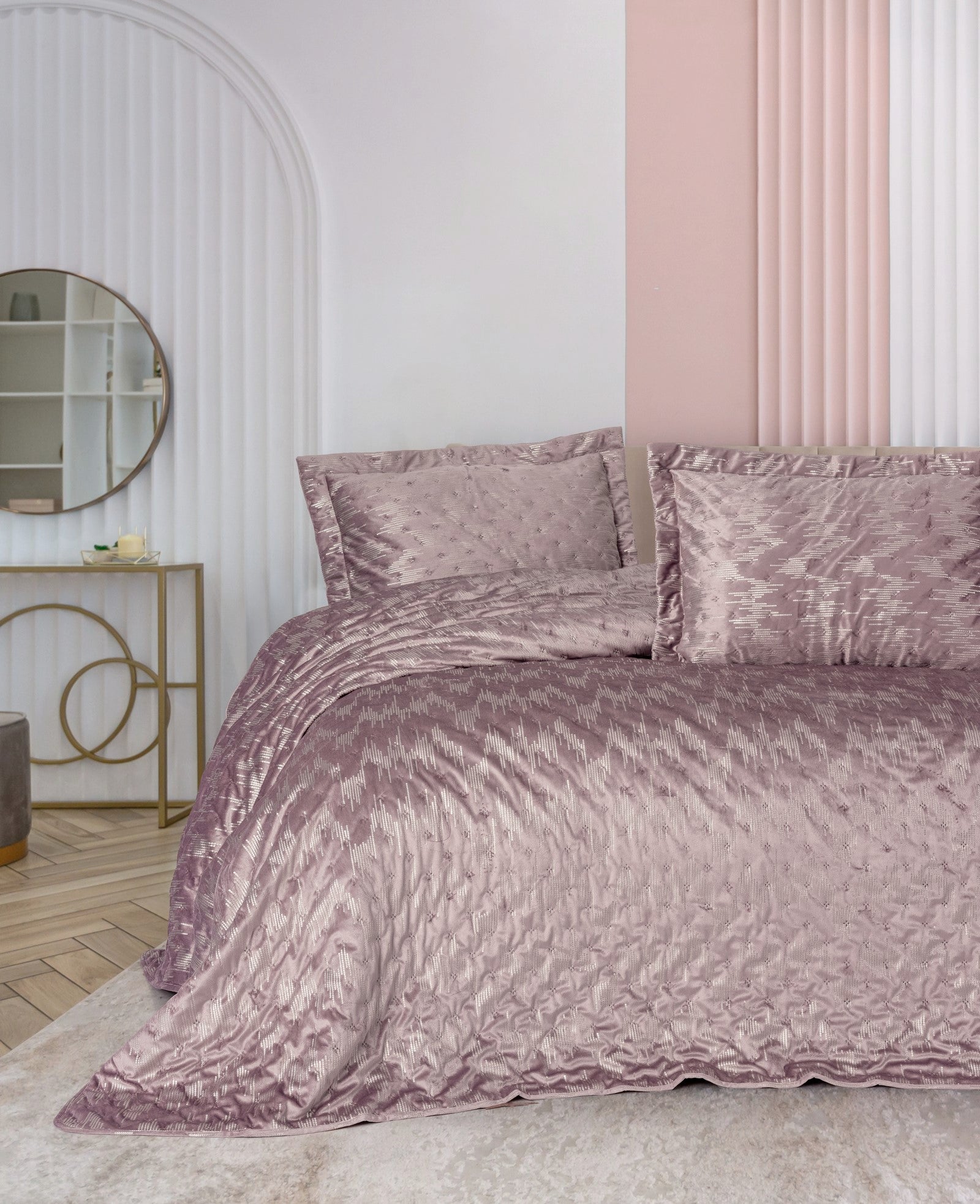 Покрывало на двуспальную кровать Cotton Box Smart Velvet с позолотой Luz Powder