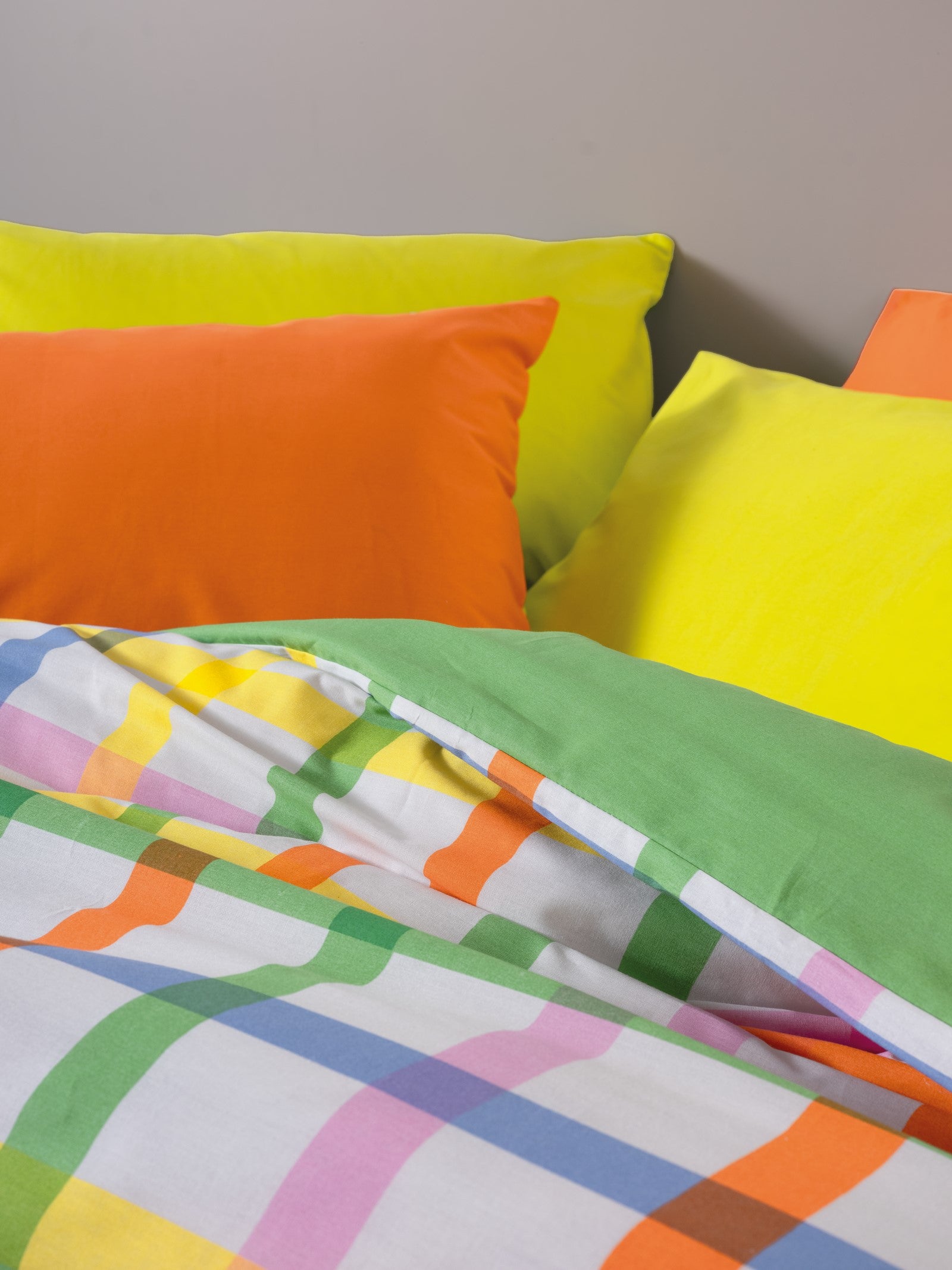 Уютный домашний комплект ярких цветов с двуспальным пододеяльником и простыней на резинке Hype Green