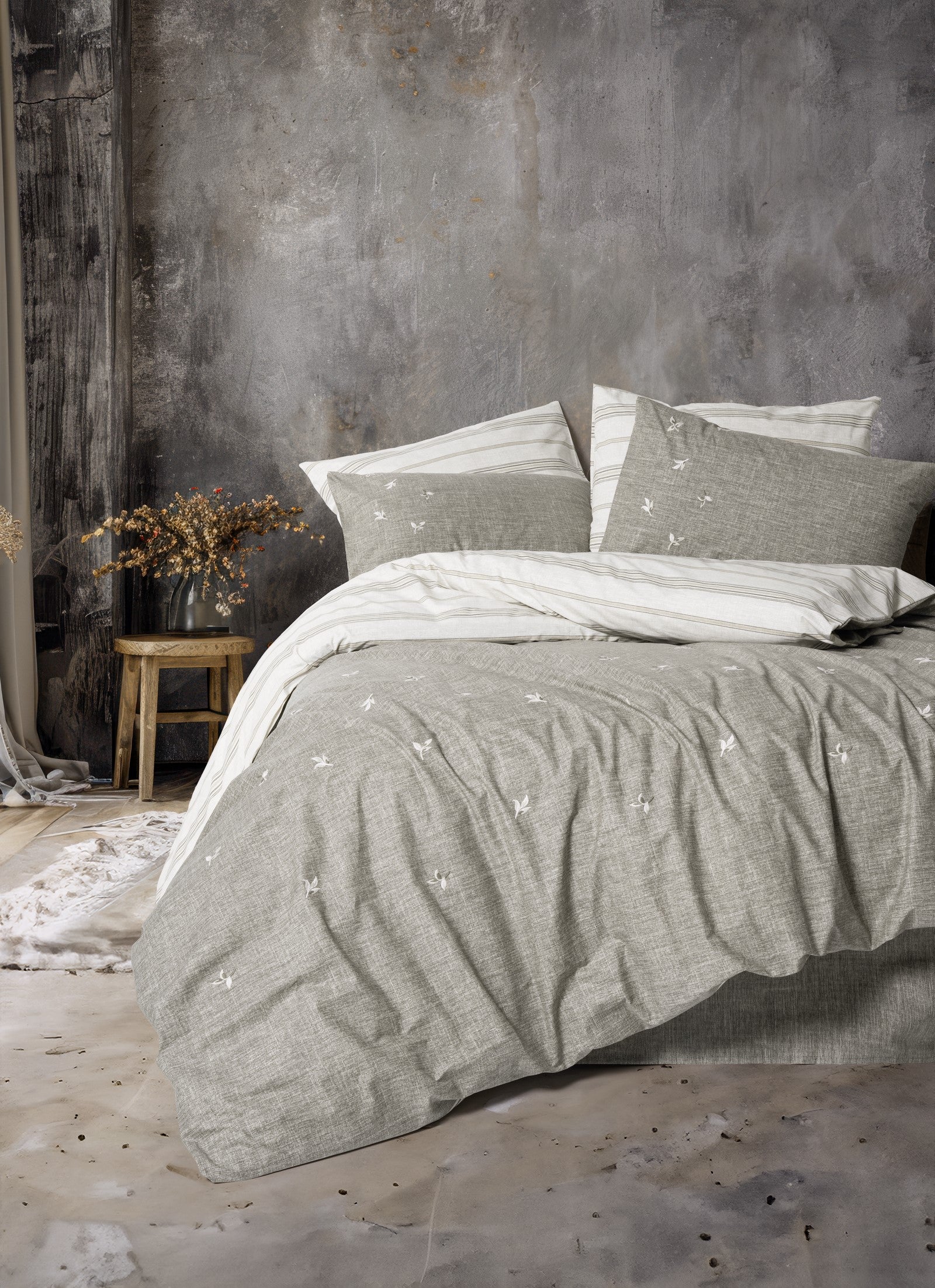 Cotton Box Klein Nakışlı Ranforce Çift Kişilik Nevresim Takımı Moke Kahve