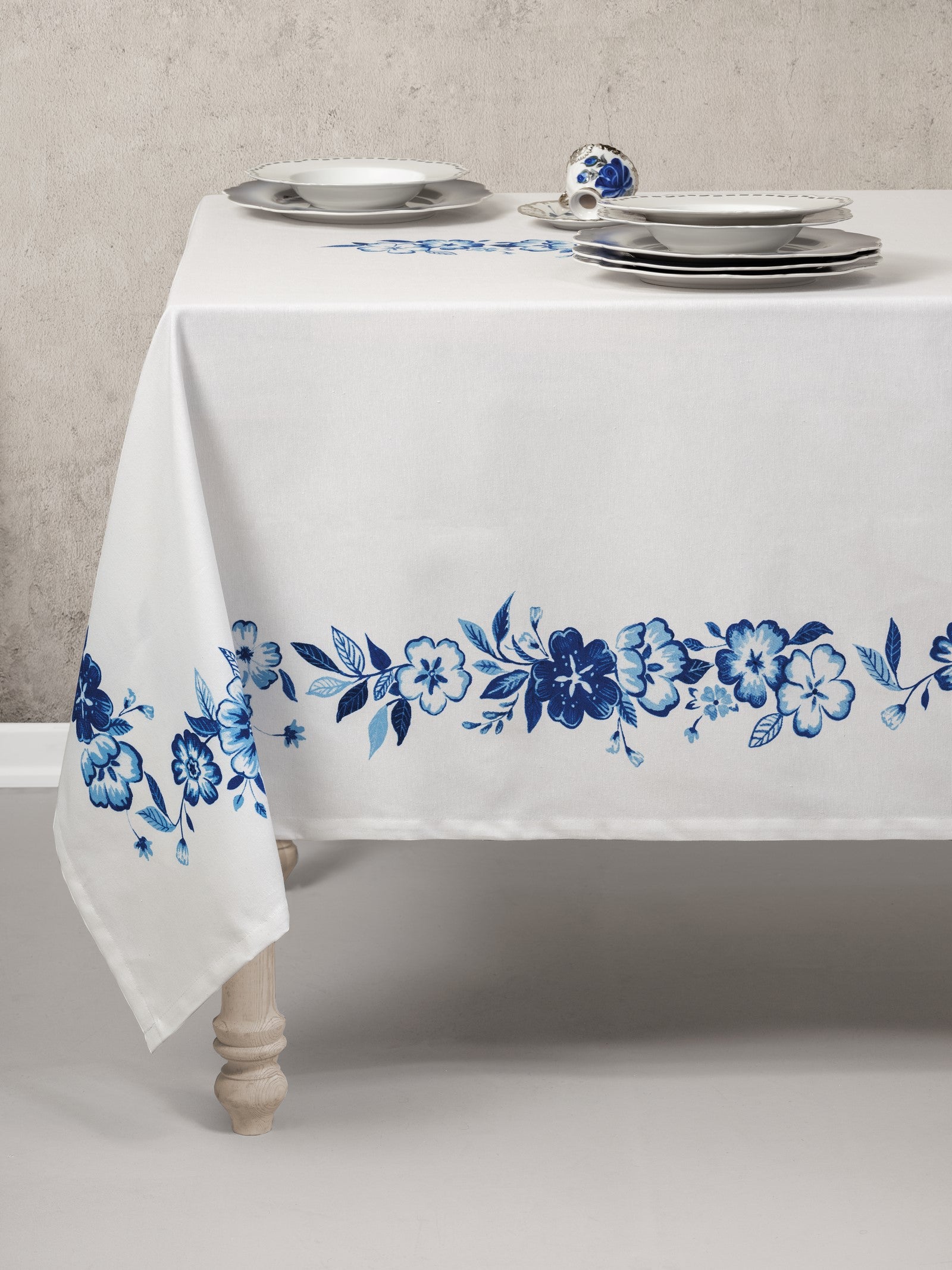 Cotton Box Panel Printed Tablecloth Violet Blue 170x170