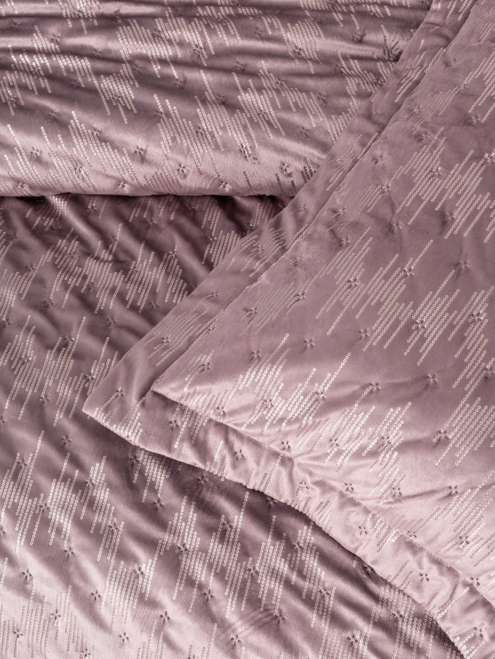 Покрывало на двуспальную кровать Cotton Box Smart Velvet с позолотой Luz Powder