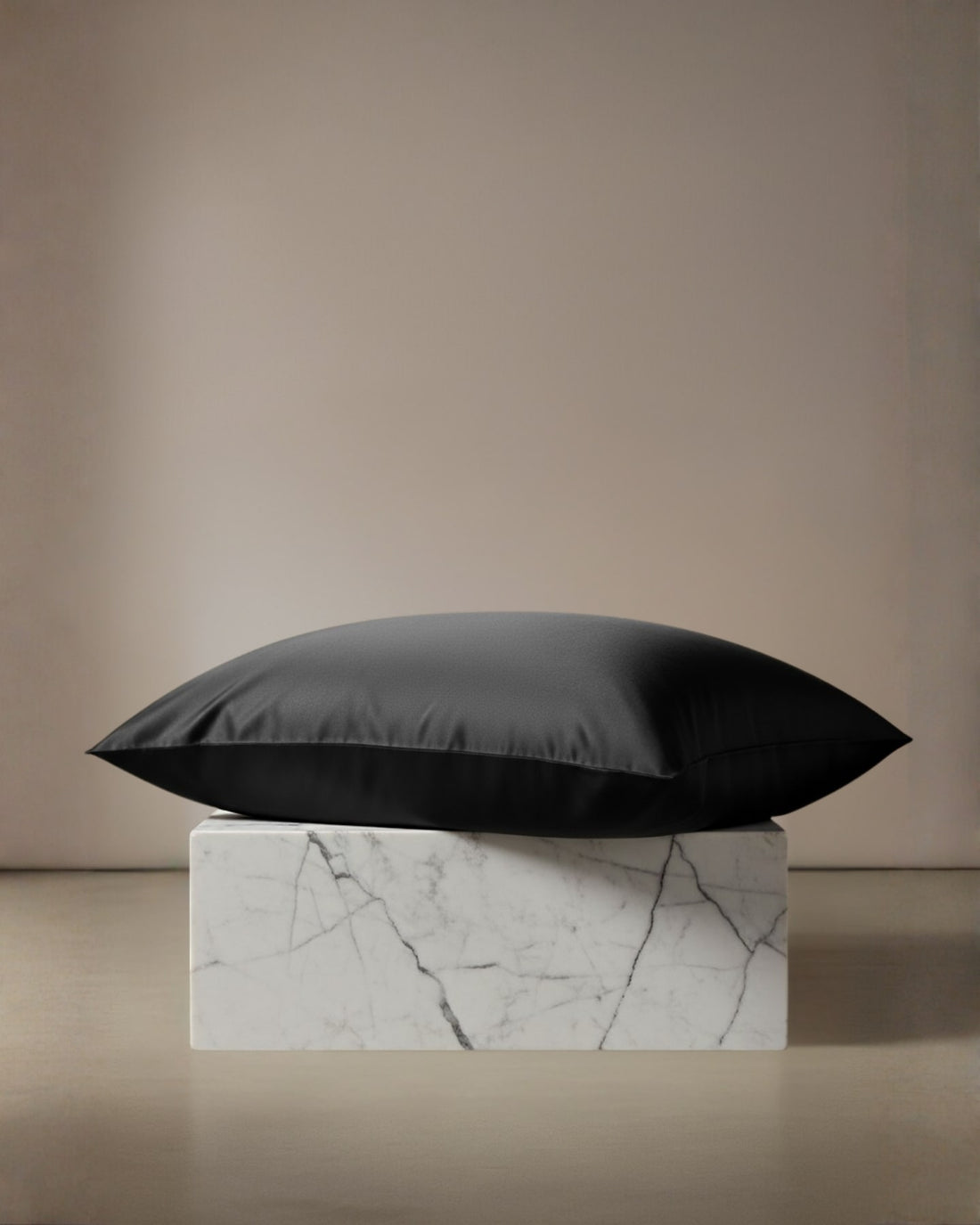 Cozy Home Halo Saten Yastık Kılıfı Siyah 50x70