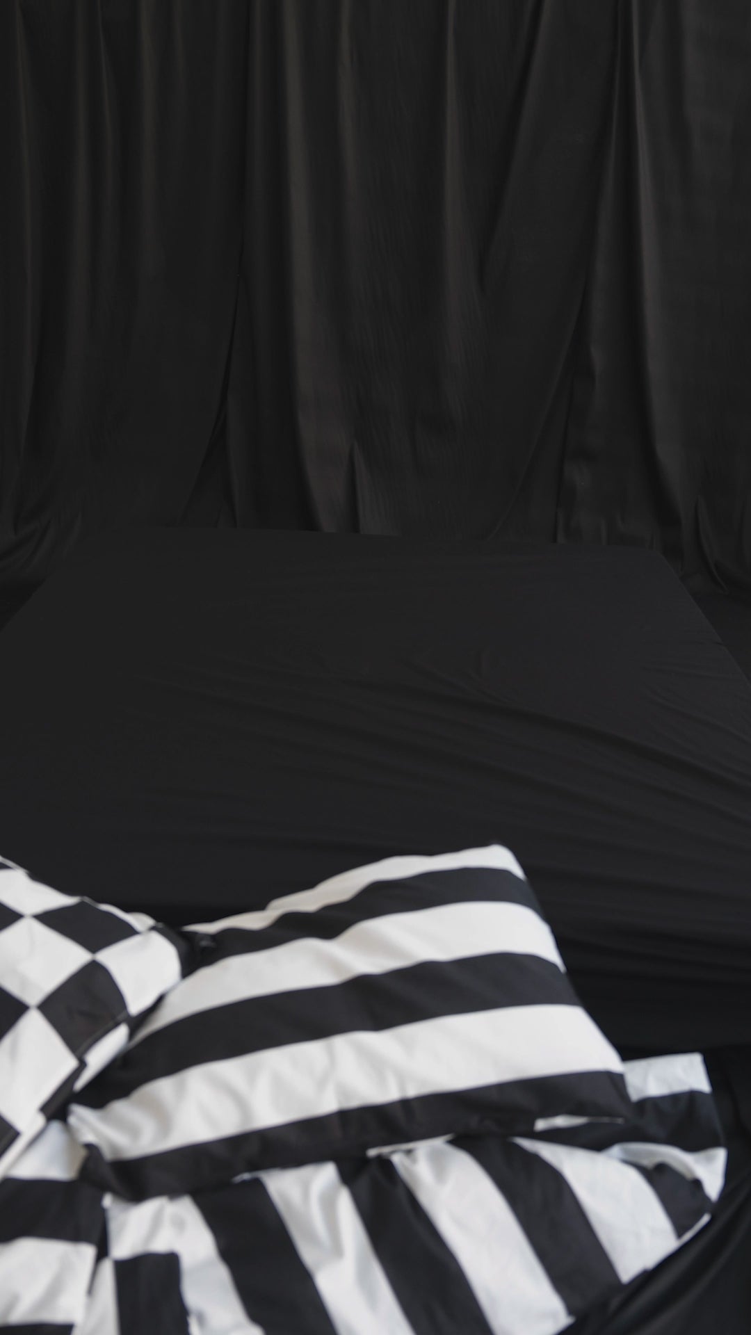 Cozy Home Mono Çift Kişilik Lastikli Çarşaflı Nevresim Takımı Code Siyah